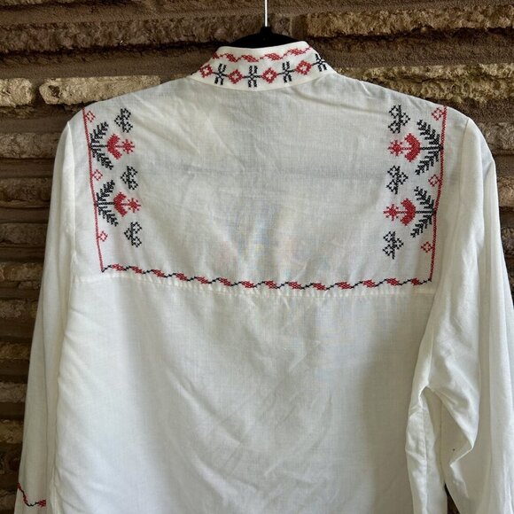 Romanian Vintage Hand Embroidered Cross Stitch Folk Peasant Blouse - Picture 4 of 10